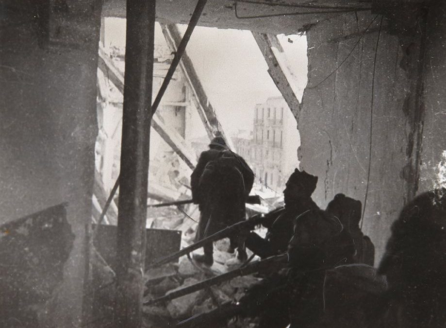 En DESPERTA FERRO ESPECIAL III: 1938, LA BATALLA DEL EBRO podrás encontrar…DE TERUEL AL EBRO. ANTECEDENTES DE UNA BATALLA DECISIVA