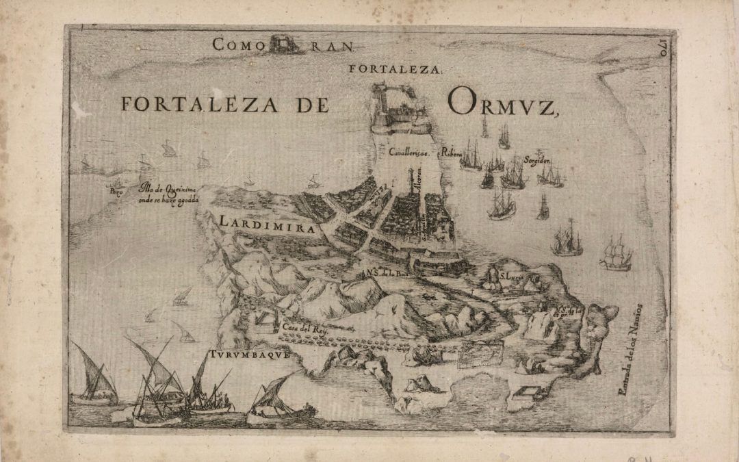 Un castillo sobre el que rompen las olas del mar