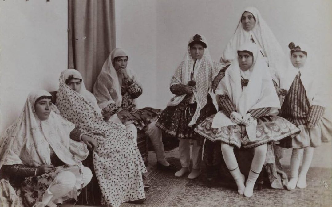 Quitarse el velo en Irán. Taj al-Saltaneh, historia de una pionera