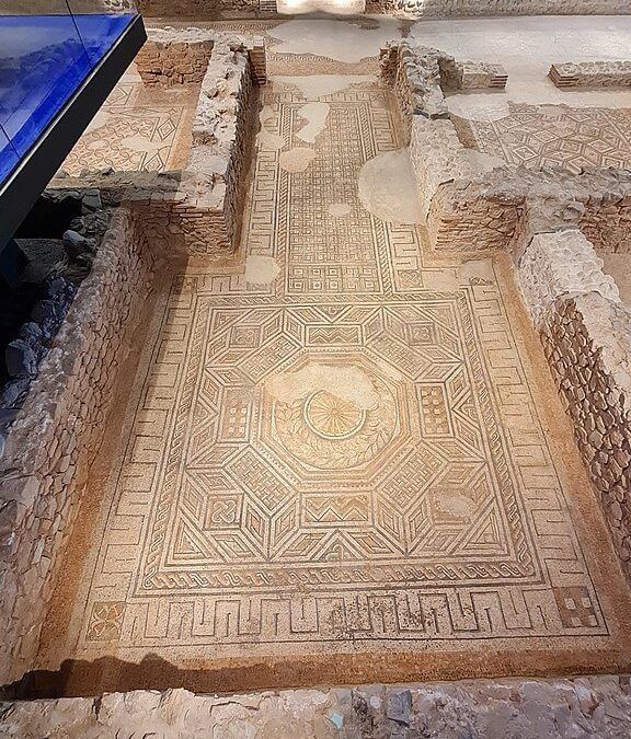 El locus amoenus de Antiopa: Evolución e historia de una villa litoral regada por olas y olivares